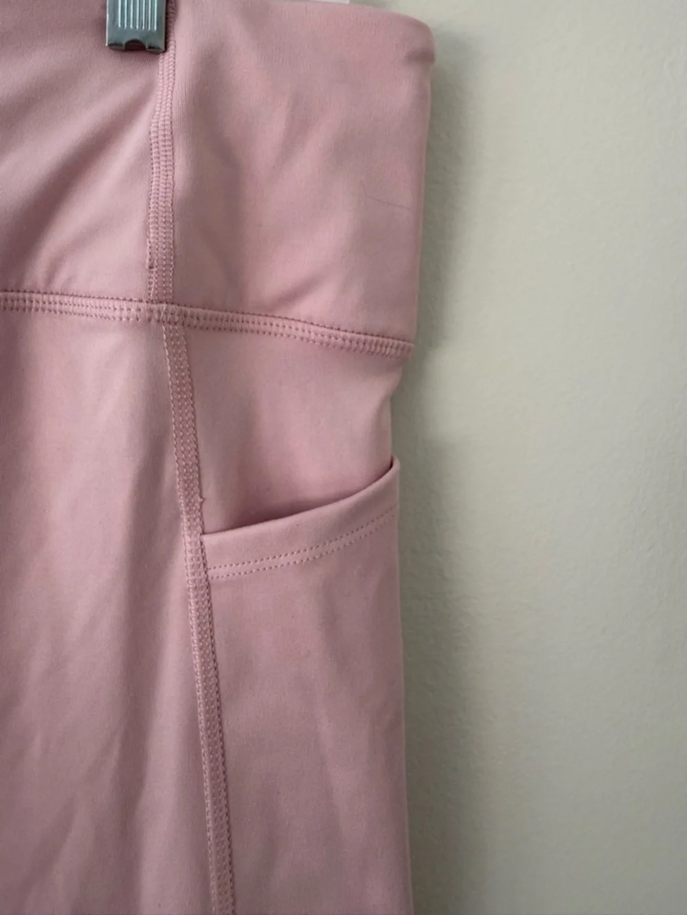 Victoria's Secret VSX Essential
High Rise Pocket Legging Sz XL
Chalk Rose - NWT - Picture 7 of 14
